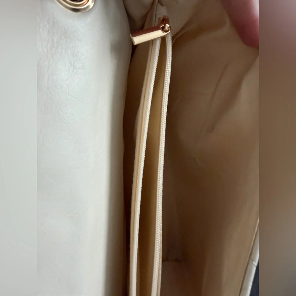 Cream Quilted Shoulder Bag - Picture 5 of 6